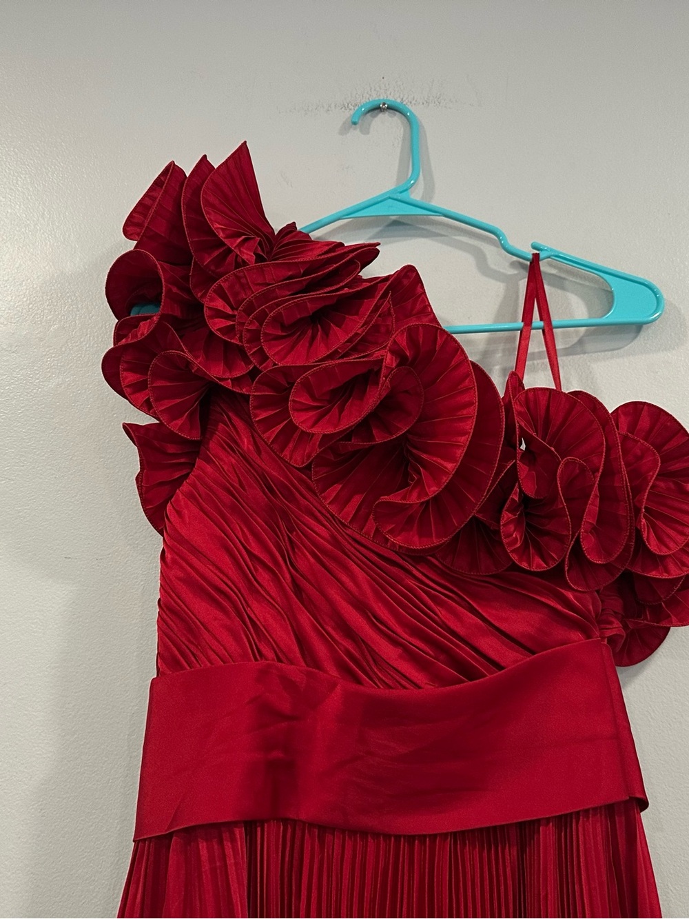 Mac Duggal 49902 Red Pleated One-Shoulder Evening Gown with Ruffle Detail sz 4 - Picture 9 of 11